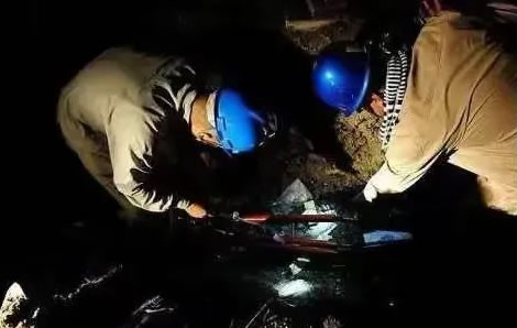 ���S�޽�򞡿�͉��}�_���yԇ10KV��|й¶�Ը�����ϵĵ��Ͱ���